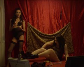 Raya Martini, Svetlana Semusheva, hot - Je fais où tu me dis (2017) Naked hot scene