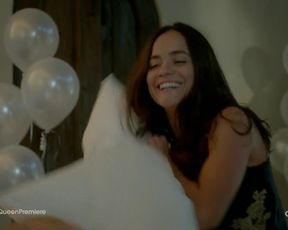 Alice Braga – Queen of the South s01e01 (2016) Censorship celebs scenes