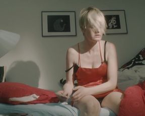 Mona Kortelampi naked - Tositarkoituksella (2015)