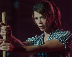 Jessica Schwarz sexy strip - Stadtlandliebe (2016)