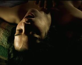 Funda Eryigit – Tereddut (2016) sexy hot scene