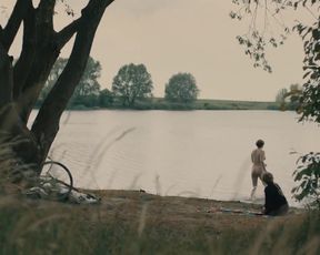 Nina Gummich, Alicia von Rittberg nude - Lotte am Bauhaus (2019)