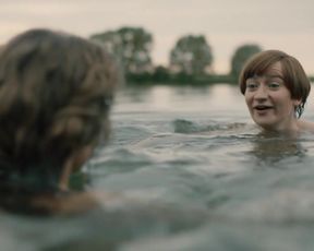 Nina Gummich, Alicia von Rittberg nude - Lotte am Bauhaus (2019)