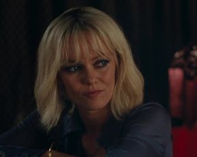Vanessa Paradis nude, Kate Moran, Els Deceukelier sexy - Un Couteau Dans Le Coeur (2018)