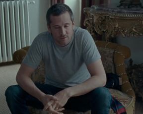 Christa Theret, Juliette Binoche - Doubles vies (2018) celebrity topless scenes