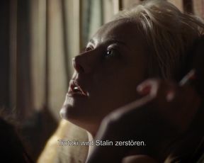 Severija Janusauskaite, Sophie Pfennigstorf - Babylon Berlin s01e04 (2017) Naked "topless" scene