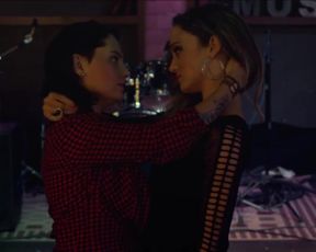 Gabriela Grecco, Thais Prates - Mal Nosso (2017) sexy hot movie scene