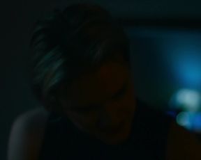 Evan Rachel Wood, Julia Sarah Stone - Allure (2017)