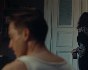 Hannah Herzsprung nude - Babylon Berlin (2017) (Season 2, Episode 1)