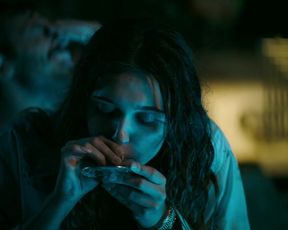 Andrea Bogart, sexy - Snowfall s01e01 (2017) Naked actress in a "topless" scene