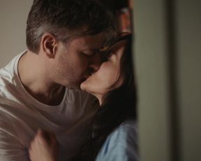 Idil Uner - Marie Brand und die Liebe zu viert (2020) Naked actress in a "topless" scene