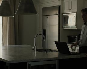 Riley_Keough_-_The_Girlfriend_Experience_s01e11-12 (2016)