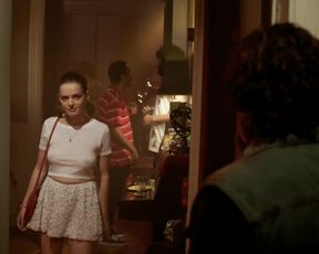 Roxane Mesquida sexy - Nos futurs (2015)