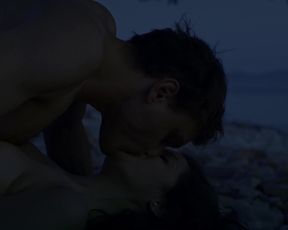 Melina Hess, Fiona-Maria Karagiannidou - Fikkefuchs (2017) Naked actress in a TV movie scene