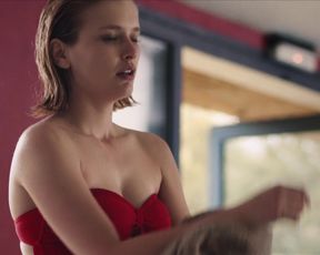 Camille Razat, and other - De l'eau dans les yeux (2017) celeb topless scenes