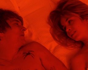 Alice Isaaz - Especes menacees (2017) sexy hot scene