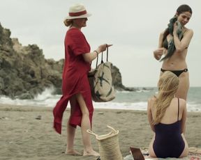 Juana Acosta, Ingrid Garcia Jonsson - Acantilado (2016) Sexy film scene