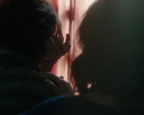 Mercedes Moran, Laila Maltz nude - Familia sumergida (2018)