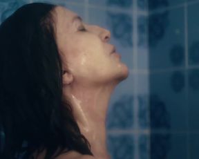 Mercedes Moran, Laila Maltz nude - Familia sumergida (2018)