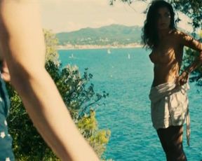 Denisa Pfauserova nude - Prazdniny v Provence (2016)