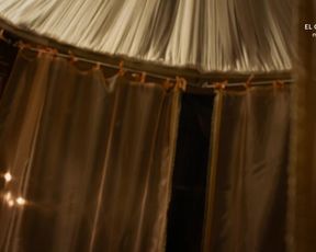 Ariana Martinez - Carlos, Rey Emperador s01e14 (2016) Naked movie scene