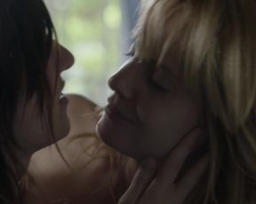 Lena Hall, Isabella Farrell, Mena Suvari sexy - Becks (2017)