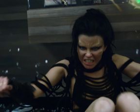 Elizabeth Banks, Naomi Scott - Power Rangers (2017) Сut celebs scenes