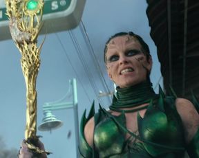 Elizabeth Banks, Naomi Scott - Power Rangers (2017) Сut celebs scenes