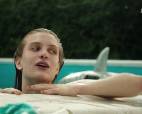 Bianka Berenyi - Viragvolgy (2018) Nude movie scene