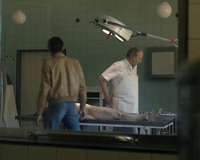 Alzbeta Stankova, Jana Podlipna - Svet pod hlavou s01e04e08 (2017) Naked Actress In A movie scene