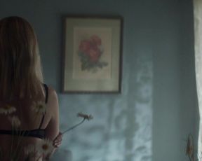 Kirsten Dunst sexy celebrity - Woodshock (2017)