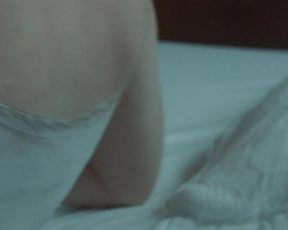 Kirsten Dunst sexy celebrity - Woodshock (2017)