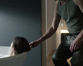 Carine Bouquillon - Les temoins s01e05 (2015) Naked movie scene