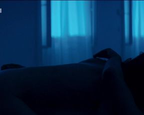 Aenne Schwarz - Blind ermittelt Das Haus der Lugen (2019) Naked actress in a "topless" scene