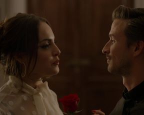 Elizabeth Gillies - Dynasty s02e21 (2018) Nude movie scene