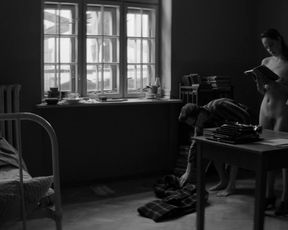 Maria Sobocinska, Davina Reeves-Ciara - Pan T. (2019) Hot of staging scene