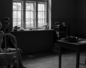 Maria Sobocinska, Davina Reeves-Ciara - Pan T. (2019) Hot of staging scene