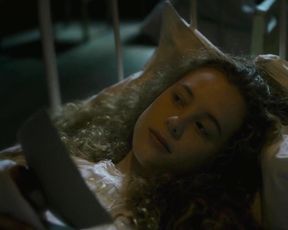 Sexy Emilia Schüle nude, Alicia von Rittberg naked - Charité S01E01-02 (2017) 