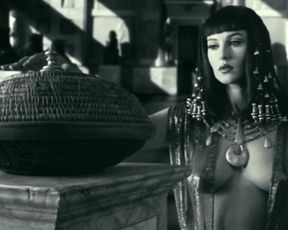 Hot celebs video Monica Bellucci - Malena (2000) 