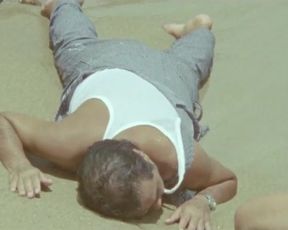 Elisa Heidrich Nude - Animal Politico (2017)