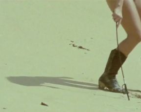 Elisa Heidrich Nude - Animal Politico (2017)