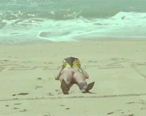 Elisa Heidrich Nude - Animal Politico (2017)