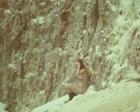 Elisa Heidrich Nude - Animal Politico (2017)