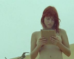 Elisa Heidrich Nude - Animal Politico (2017)