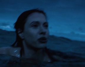 Hot actress Franziska Wulf, Jana Pallaske nude - 12 Meter ohne Kopf (2009) 