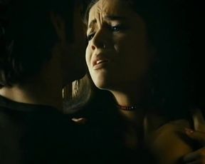 Hot actress Flora Martinez nude - Canciones de amor en Lolita’s Club (2007) 