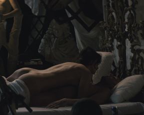 Hot scene Charlotte Le Bon hot - Le Grand Mechant Loup 