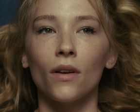 Hot actress Haley Bennett, Emily Blunt - Girl On The Train (2016) 