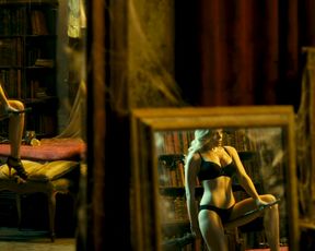 Hot scene Carolina Bang, Macarena Gomez naked- Las brujas de Zugarramurd (2016) 