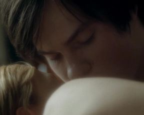 Hanna Hall nude - Happiness Runs (2010)